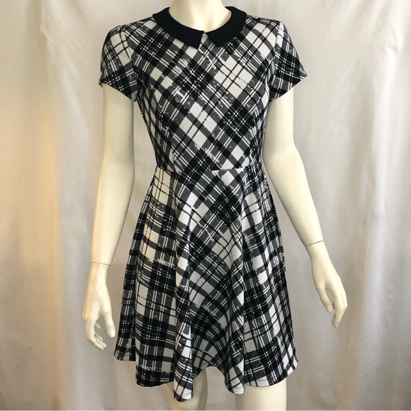 Hot Topic Dresses & Skirts - Hot Topic woman’s small/medium babydoll black and white dress